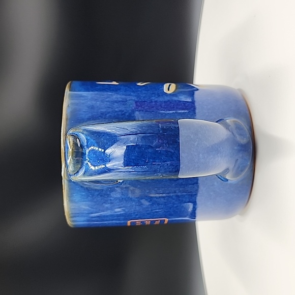 Lefty's Left-handed Coffee Tea Mug - Picture 4 of 7